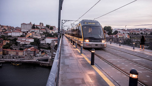 City of Porto - Portugal - Intelligent transportation - each vehicle is a point of sensing in the urban transportation network
