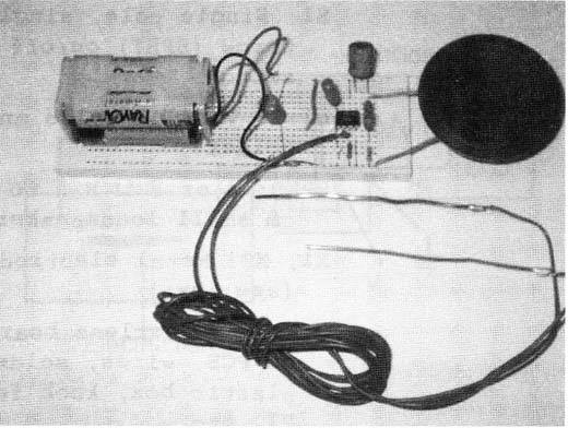 Figure 8 – Component placement on a solderless board
Figure 8 – Component placement on a solderless board